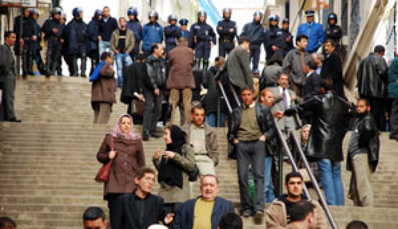 تنسيقية 12 نقابة مستقلة تقرر مواصلة الإضراب إلى غاية يوم غد