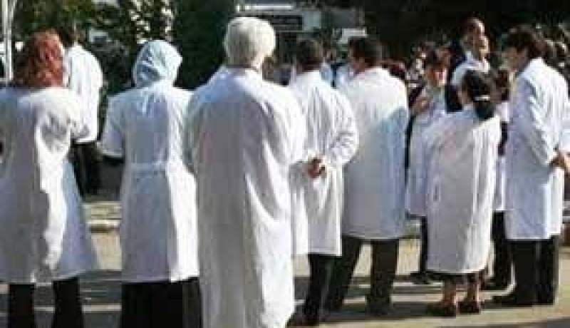 الأطباء المقيمون يواصلون الإضراب إلى غاية إلغاء قانون الخدمة المدنية