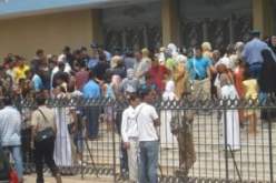 عشرات المستفيدين من السكن الريفي يحتّجون والإدارة توجّه اتهاماتها إلى المقاولين