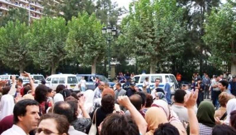 إضرابكم لا معنى ولا مبرر له.. فعليكم باستدراك الدروس يا مربون