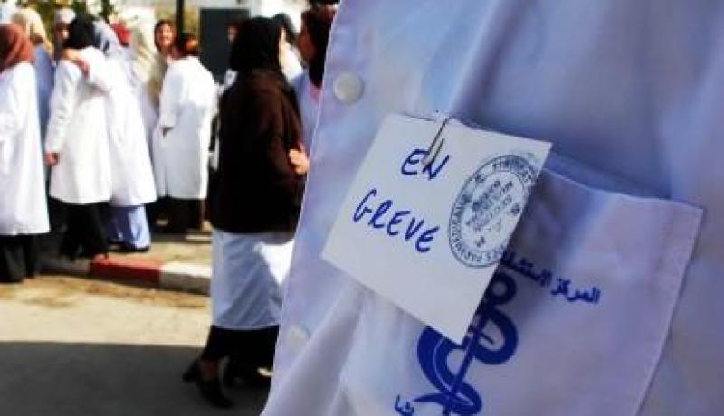 أصحاب المآزر البيضاء يعودون إلى الإحتجاج مجددا بالمستشفيات