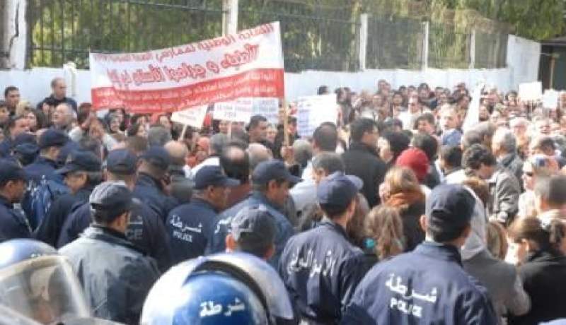 الأطباء يرفعون دعوى ضد بركات لدى مكتب العمل الدولي