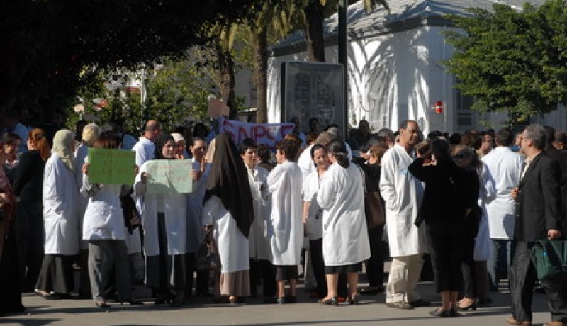 نقابة ممارسي الصحة العمومية تقرر الدخول في إضراب مفتوح بداية من 24 فيفري