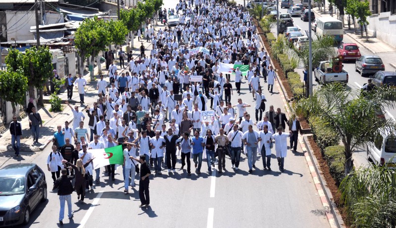 الأطباء المقيمون يهدّدون بالإستقالة الجماعية