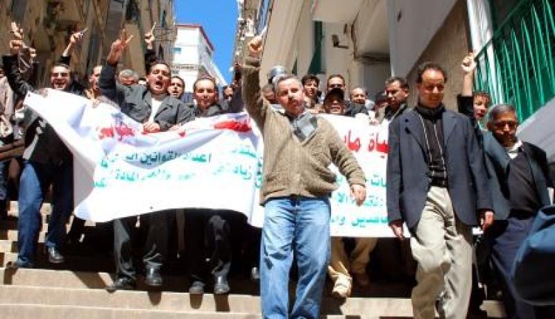 تعليمة للخصم من رواتب العمال المضربين والمنتدبين