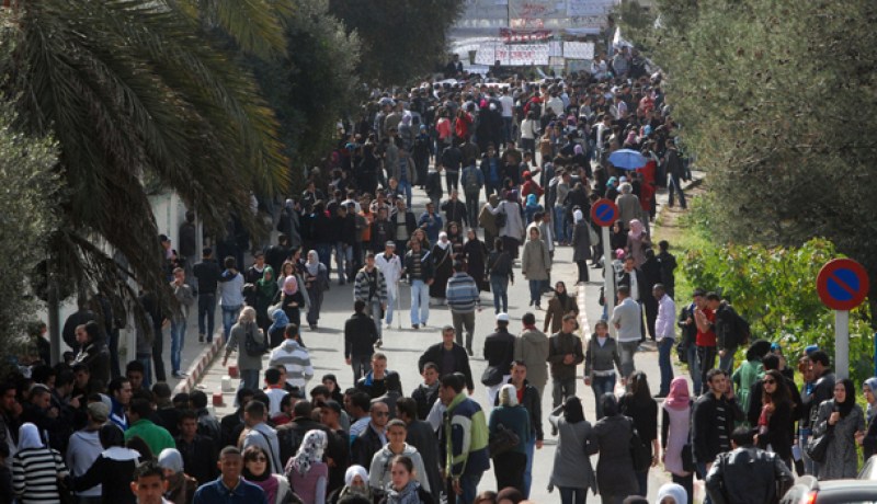 الجزائر : طلبة لجامعات و مدارس عليا ينظمون وقفة احتجاجية أمام وزارة التعليم العالي