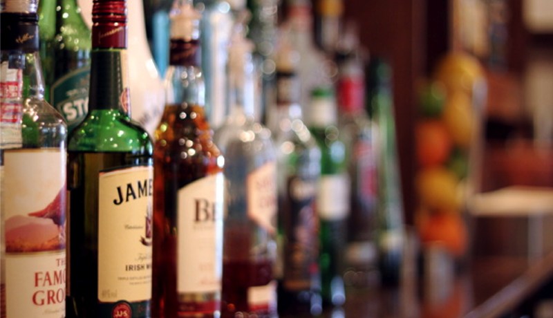 100 مليون دولار لاستيراد الخمور والموز والتفاح