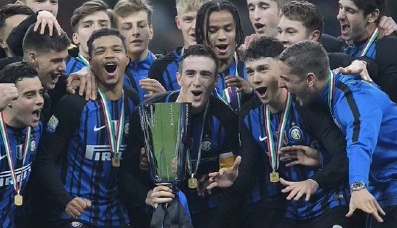 النجم الجزائري “بلخير” يقود”الإنتر” للتتويج بكأس إيطاليا