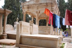 الحجاج اليهود “الأقدام السوداء” يدخلون إلى الجزائر بجواز سفر فرنسي و يدعون أنهم جاءوا للسياحة:تلمسان  أصبحت قبلة للحجاج اليهود بعد علاج الراهب لابنة السلطان