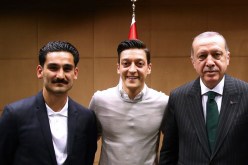 أوزيل يدافع عن نفسه:”لدي قلبان أحدهما ألماني والآخر تركي” !!