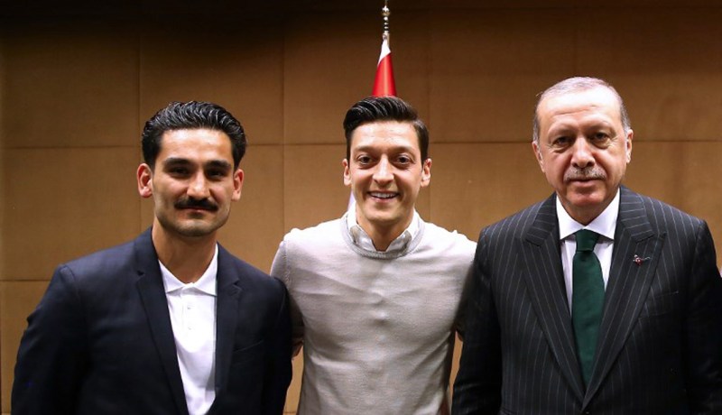 أوزيل يدافع عن نفسه:”لدي قلبان أحدهما ألماني والآخر تركي” !!