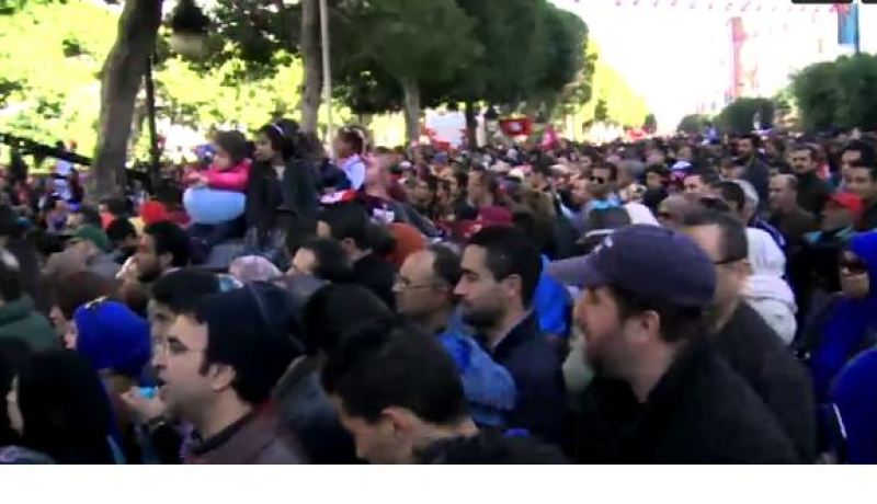 آلاف التونسيين ينزلون إلى الشارع في الذكرى الخامسة لسقوط بن علي