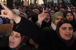 المغـــاربــة‮ ‬يتظاهرون لإسقـــاط محمد السادس