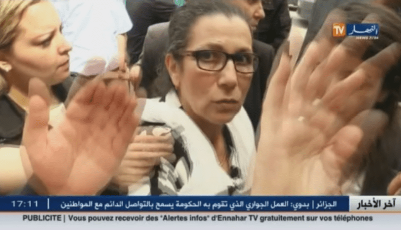 حنون تعتدي على كاميرا النهار وتمنعها من التصوير