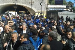 بالصور والفيديو مسيرات  ضد استغلال الغاز الصخري في مركز بريد الجزائر