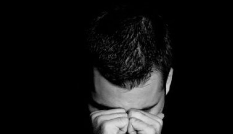 شكّي المفرط بزوجتي أرهقها وأدخلها متاهة الجنون