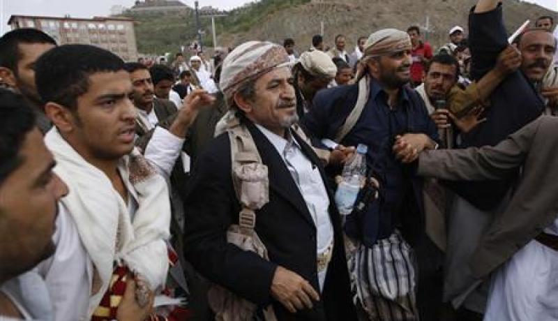 تجدد الاشتباكات فى مدينة تعز اليمنية بين القوات النظامية ومسلحين قبليين