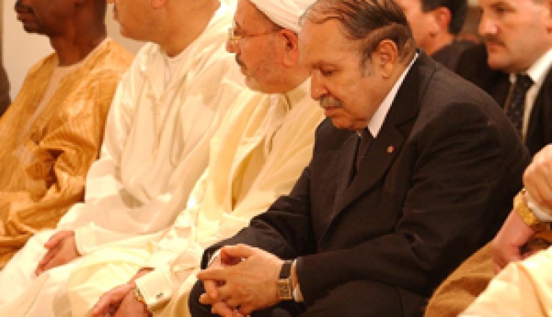 دار الإفتاء تدرس الرسائل الواردة للمجلس الإسلامي الأعلى وتجيب عليها:مفتي الجمهورية يشرف على مجلس علمي يمنع من أي ممارسة سياسية أو انتخابية