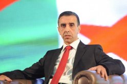 حداد أول المهنئين