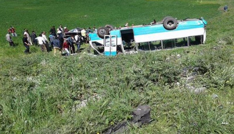 انقـلاب حافلـة للنقـل المدرسـي يخلّـف 13 مصابـا في البرج