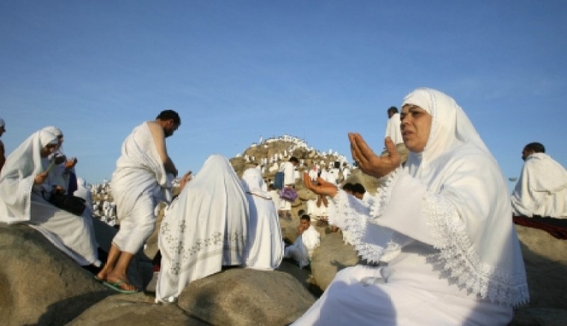 الحكومة تقرر تحديد تكلفة الحج بـ 19 مليون سنتيم للموسم المقبل