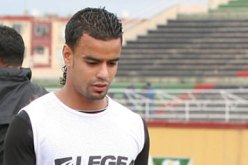 حاج عيسى يرفض فسخ العقد يطالب بمليار و600 مليون سنتيم ويؤجل التحاق دلهوم