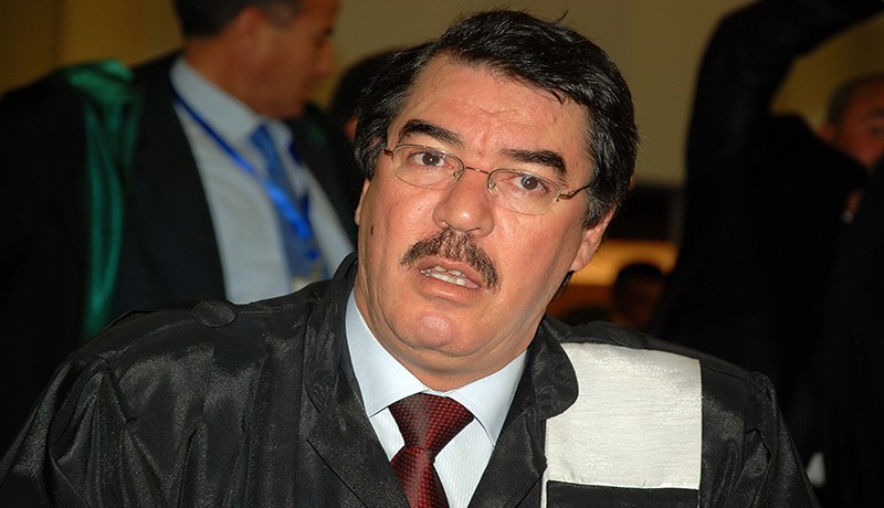 القانون واضح في كلية الحقوق ولا فرق بين طالب النظام القديم والجديد