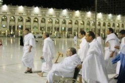 المعتمرون الجزائريون من مختلف الفئات العمرية يصلون للبقاع المقدسة