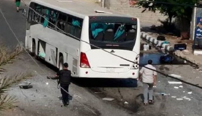 مقتل جنديان وإصابة 14 آخرين في انفجار حافلة بالعريش شمال سيناء