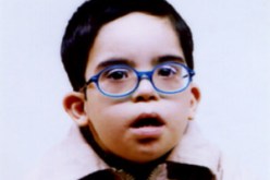 ولد بإعاقة ذهنية وحركية كاملة وينتظر مساعدة:”هيثم” يحتاج لحصص إعادة التأهيل حركيا ودواء “ميكرولاكس”