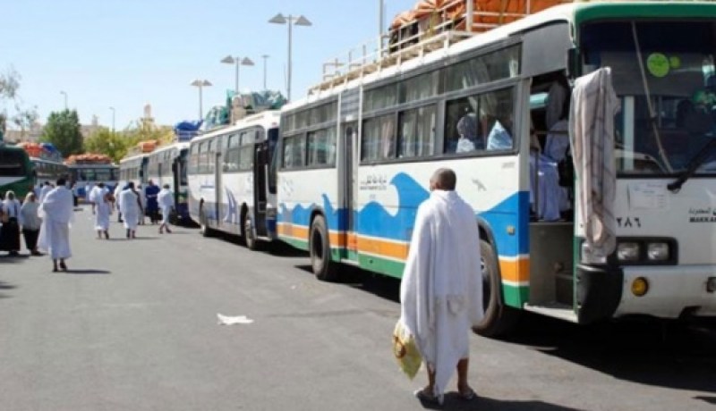 تعويض الحجاج الجزائريين الذين فقدوا أغراضهم في حريق الحافلة بمكة
