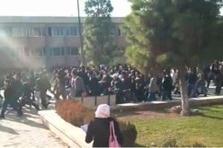 آلاف الطلاب المعارضين يتظاهرون في جامعة حلب