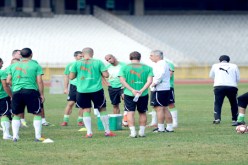 5‮ ‬محليين‮ ‬غادروا أمس إلى باريس وتربص‮ “‬الخضر‮” ‬الفعلي‮ ‬ينطلق اليوم بتعداد ناقص