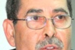 حمادي يعادل مسؤولين في البريد