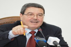 اللّواء هامل‮ ‬يدرّس الأمازيغية