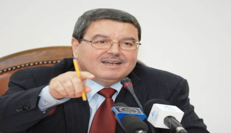 اللّواء هامل‮ ‬يدرّس الأمازيغية