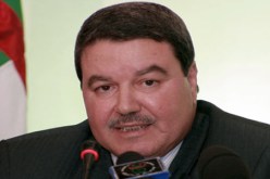 اللواء هامل‮ ‬يكرّم الشيخ بوعمامة