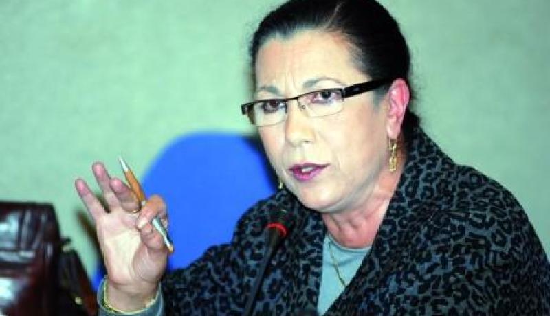 حنــون تصطـــــاد سمـكـــة كـبـيـرة