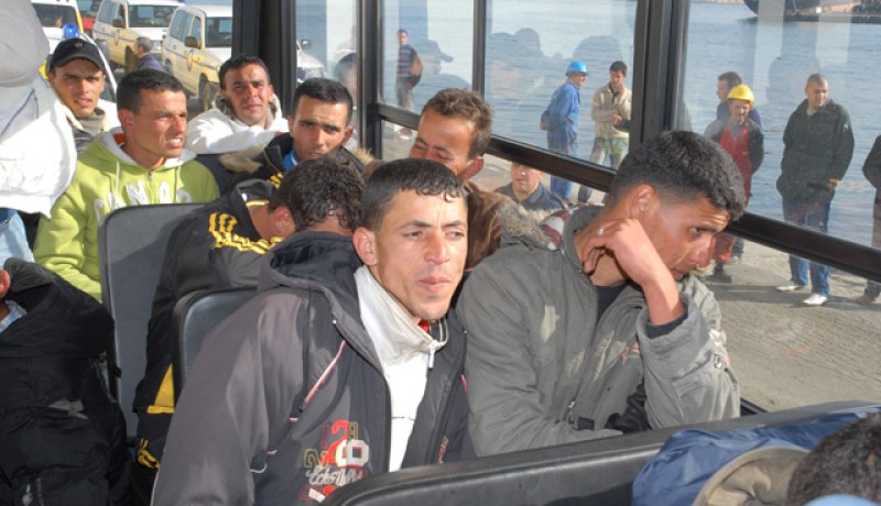 رحلة هؤلاء الشباب “الحراقة” وعددهم 32 شابا إنتهت صباح الأحد بتوقيفهم وإحالتهم على العدالة بتهم الهجرة غير الشرعية حيث تمت إدانتهم أمس بستة أشهر حبس مع وقف التنفيذ.