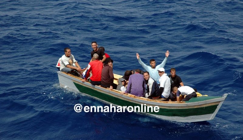 مصرع امراة وإنقاذ 4 «حراقة» بعد انقلاب قاربهم في عرض البحر بمستغانم