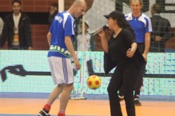 حسيبة عمروش بالأسود مع زيدان