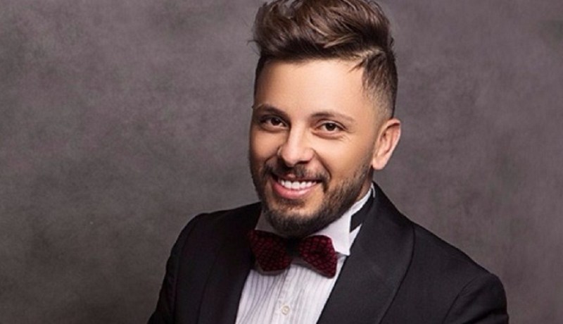 بالفيديو..حاتم عمور يغني “يا الرايح” في تحية للجزائر