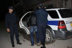 حجز بندقيتي صيد وكمية من الذخيرة الحية غير مرخص بهما لدى شخصين بالبيض