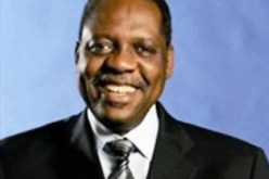 الإتحاد الأفريقي يتجه لإيقاف حكم مباراة مصر والجزائر