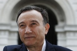 وفد سوري معارض برئاسة هيثم المناع يبحث في بغداد الجهود الانسانية والحل السياسي