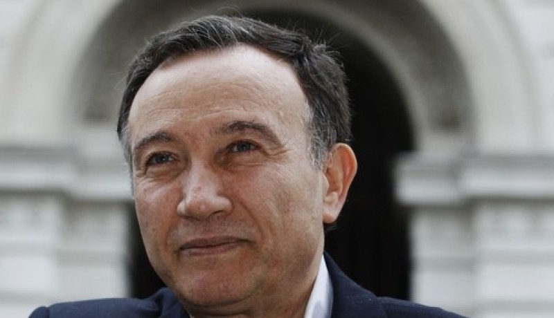 وفد سوري معارض برئاسة هيثم المناع يبحث في بغداد الجهود الانسانية والحل السياسي