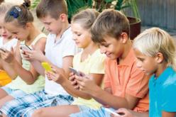 البروفيسور ثابتي: استعمال الأطفال المتكرر للتابلات والسمارت فون يضاعف نسبة الإصابة بالتوحد