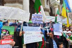 في الجمعة 11 على التوالي من الحراك ..بداية توافد المتظاهرين على ساحة البريد المركزي