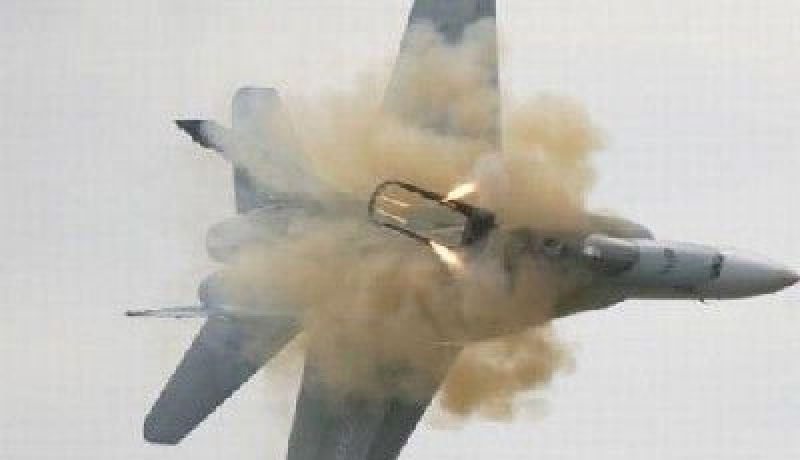 مقاتلون معارضون يسقطون طائرة حربية في ريف حلب الغربي