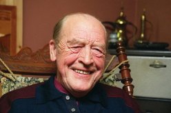 وفاة رئيس وزراء النرويج الأسبق أودفار نوردلي